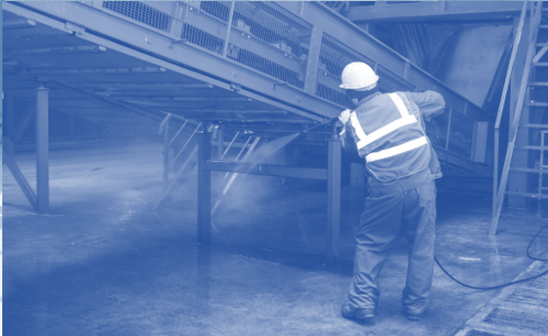 Limpieza con hidrolavadora en planta industrial